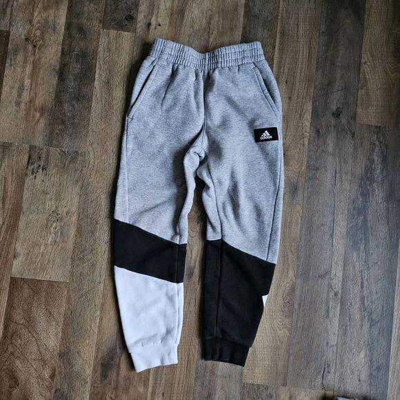 Adidas Black and Grey Hoodie & Jogger Set – Size XS (7 Years) - Picture 3 of 8